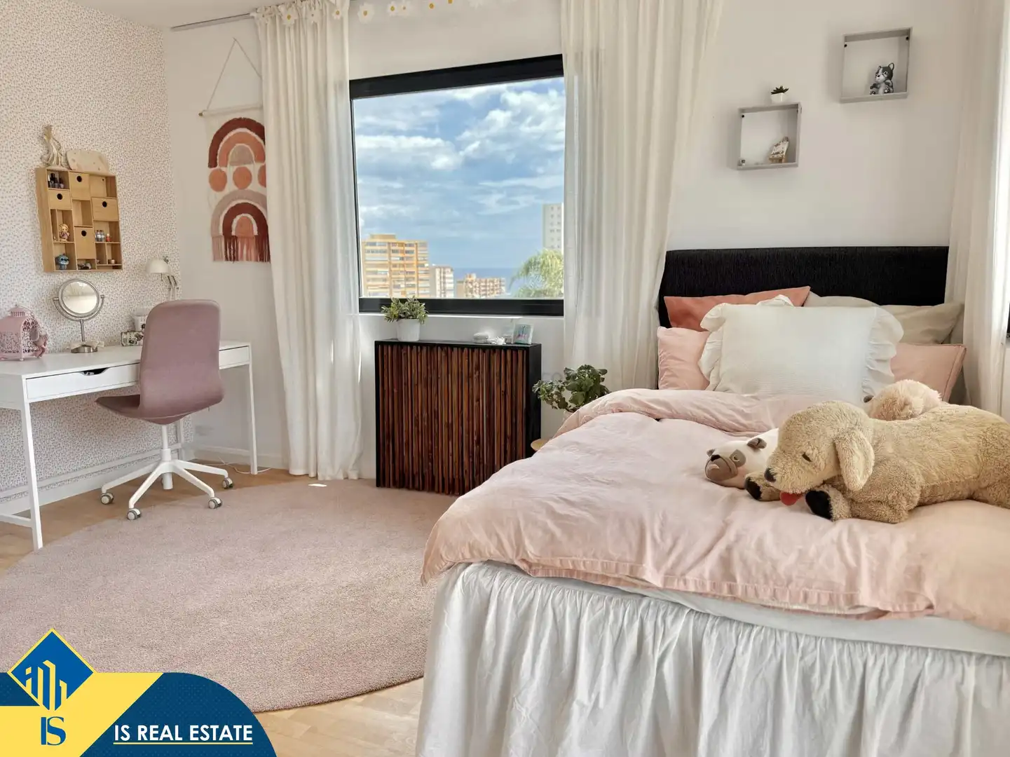 Dormitori de Casa o xalet en venda en Alicante / Alacant amb Terrassa, Piscina i Moblat