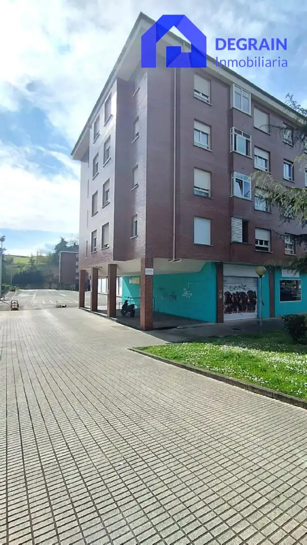 Vista exterior de Local de alquiler en Oviedo 