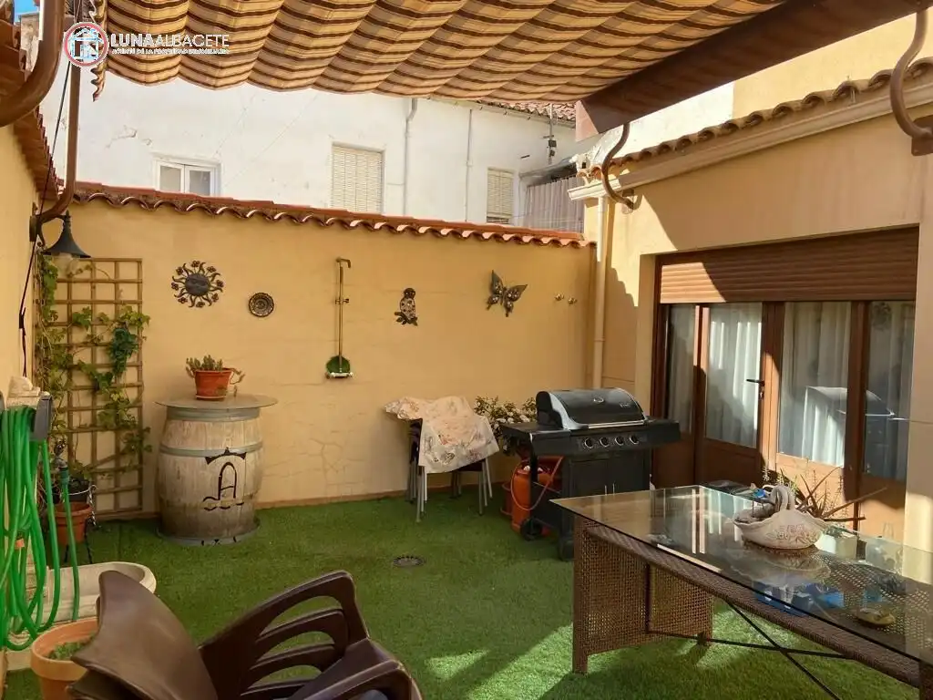 Houses for sale in Ensanche - Franciscanos