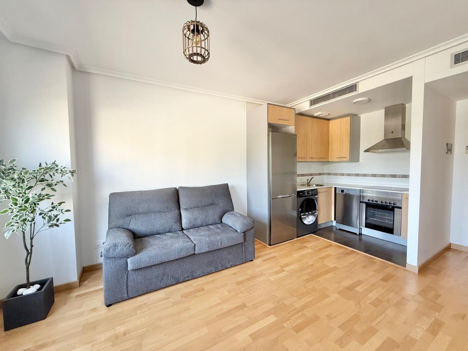 Living room of Flat to rent in Lardero  with Heating, Private garden and Storage room