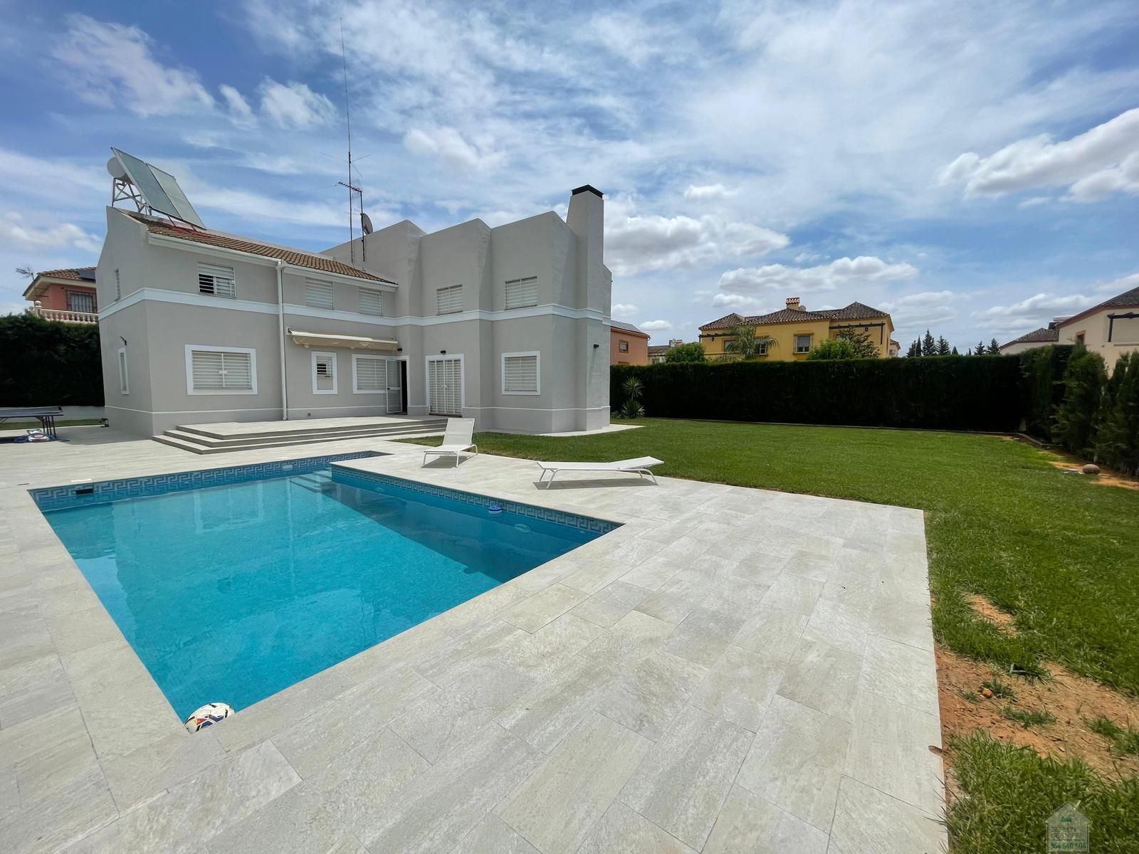 Piscina de Casa o xalet en venda en Montequinto amb Aire condicionat, Parquet i Traster