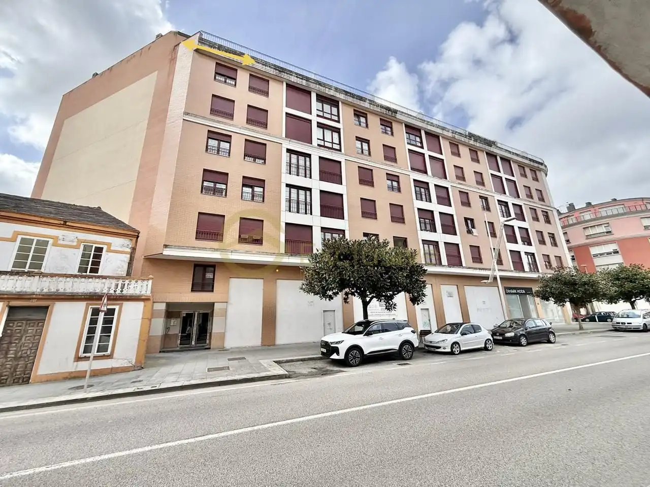 Vista exterior de Ático en venta en Viveiro con Calefacción, Parquet y Trastero