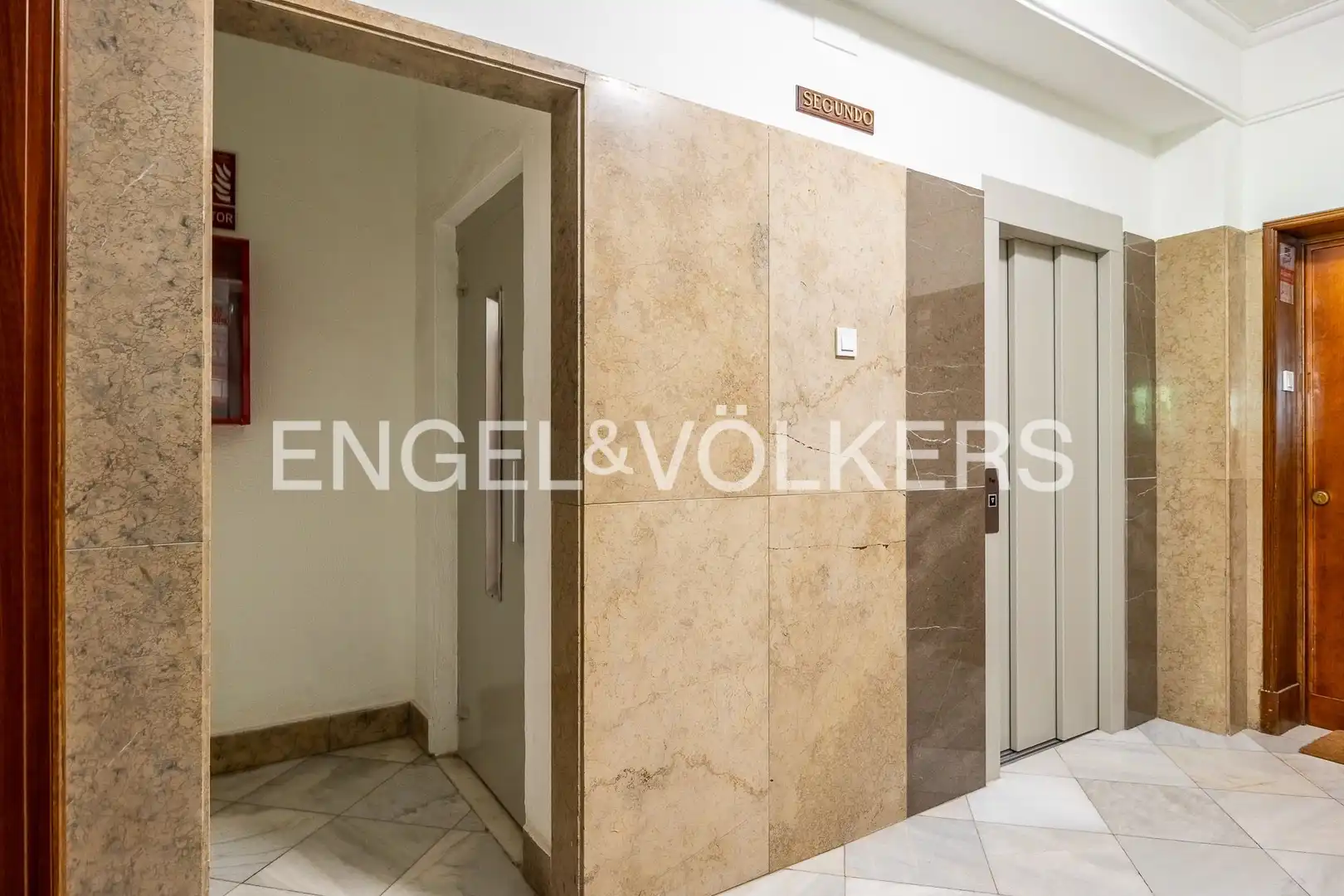 Wohnung zur Miete in Sevilla mit Klimaanlage, Heizung und Parkett