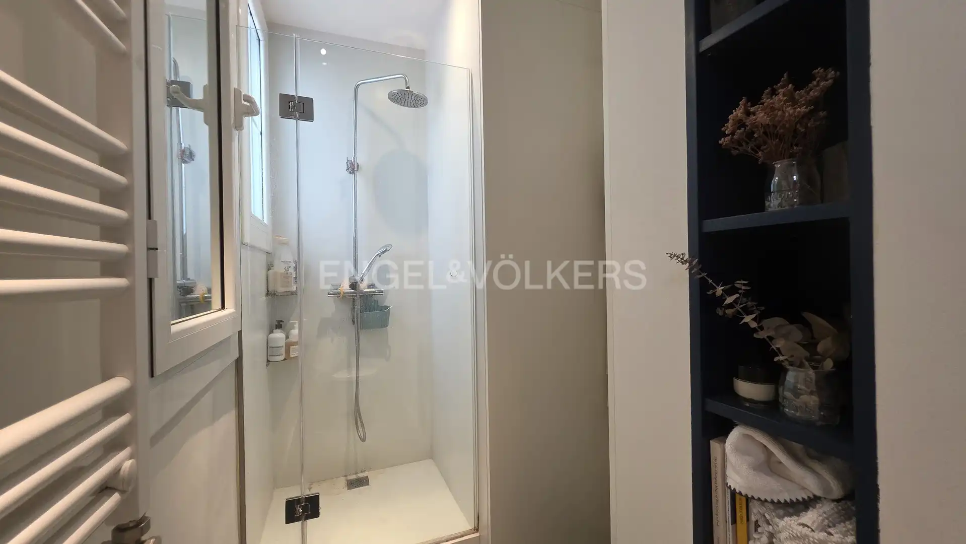 Bathroom of Flat for sale in Barcelona  with Heating and Balcony