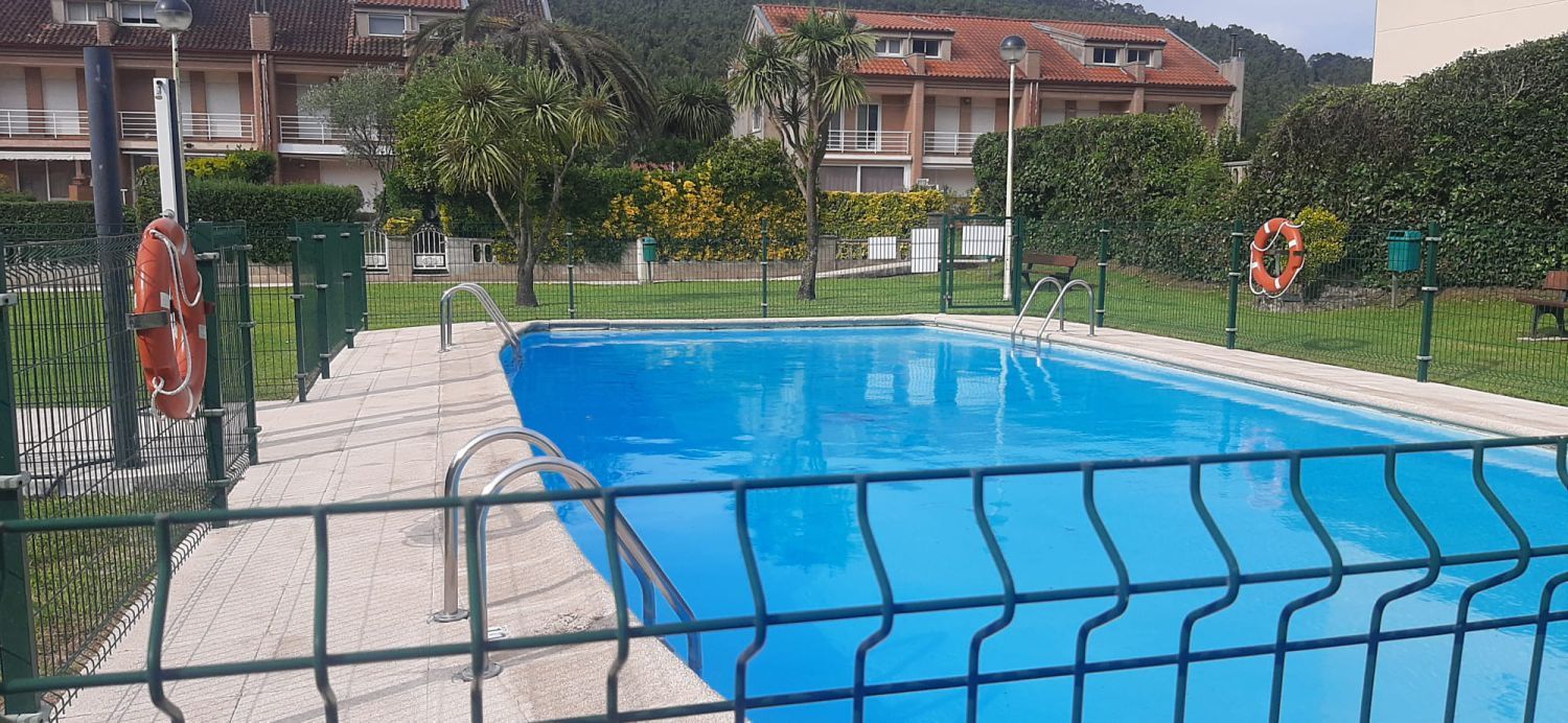 Piscina de Casa o xalet en venda en Argoños  amb Calefacció i Piscina comunitària