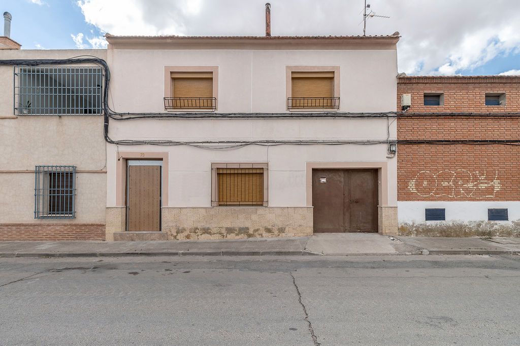Vista exterior de Casa adosada en venda en Campo de Criptana