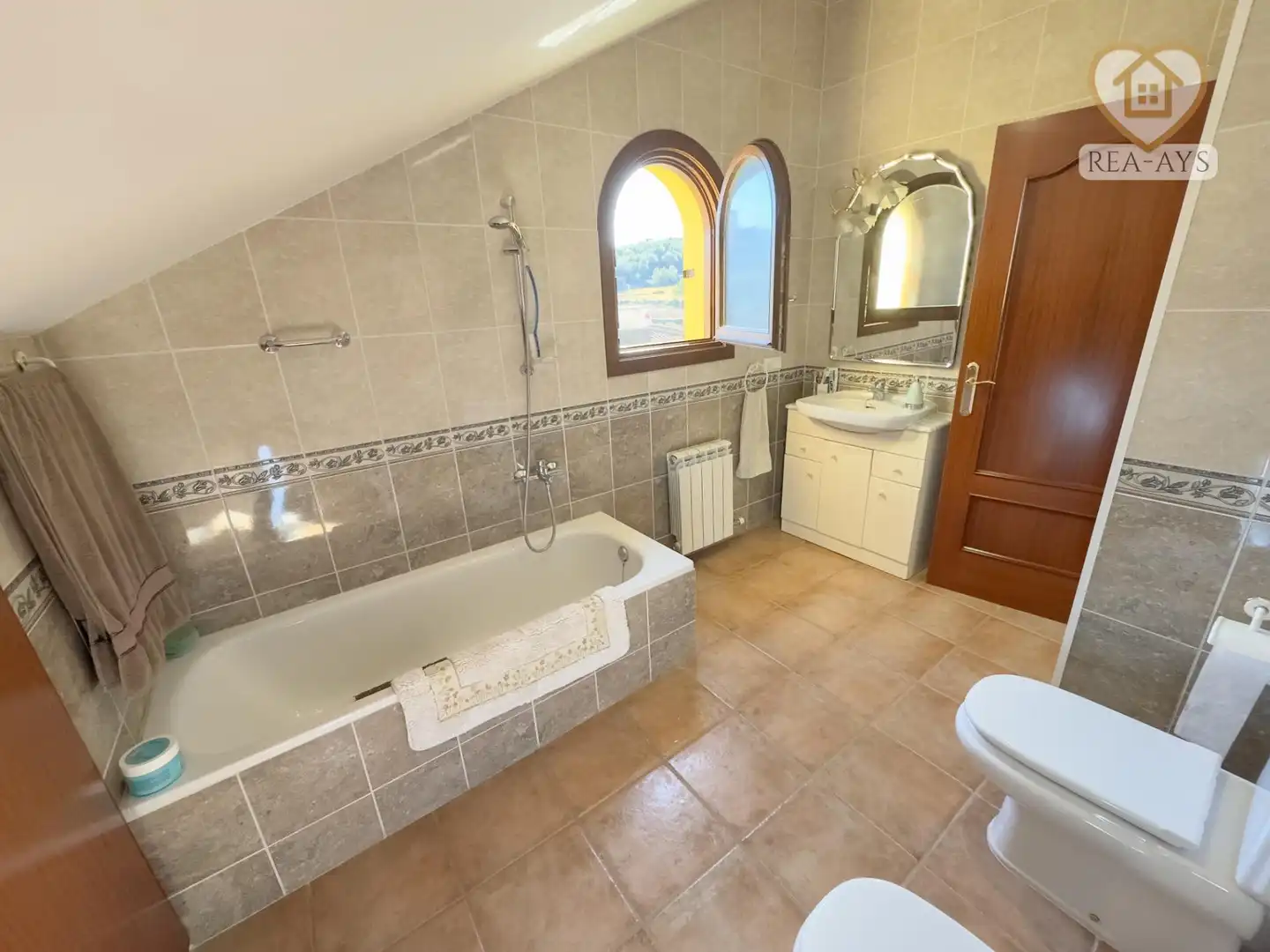 Baño de Casa o chalet en venta en Albinyana con Jardín privado, Terraza y Amueblado
