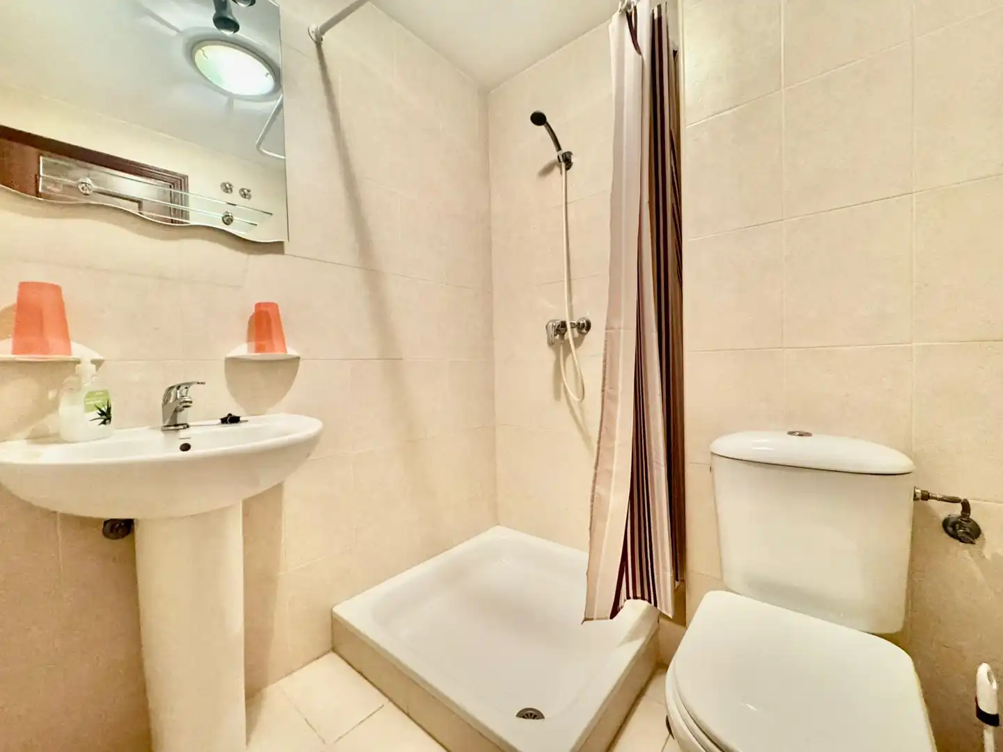 Baño de Piso en venta en Fuengirola con Aire acondicionado, Terraza y Piscina comunitaria