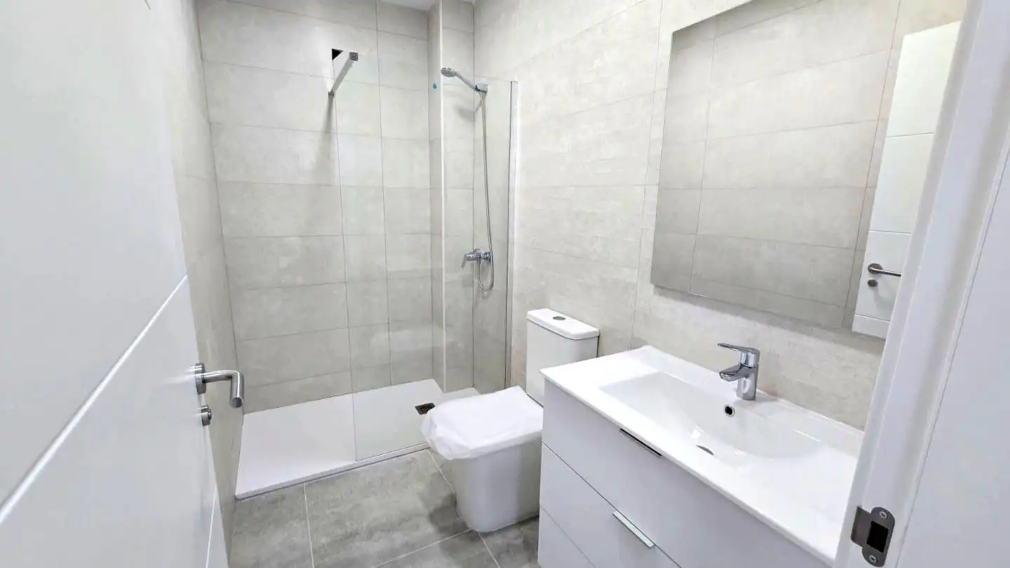 Bathroom of Apartments for rent in Gandia  with Furnished