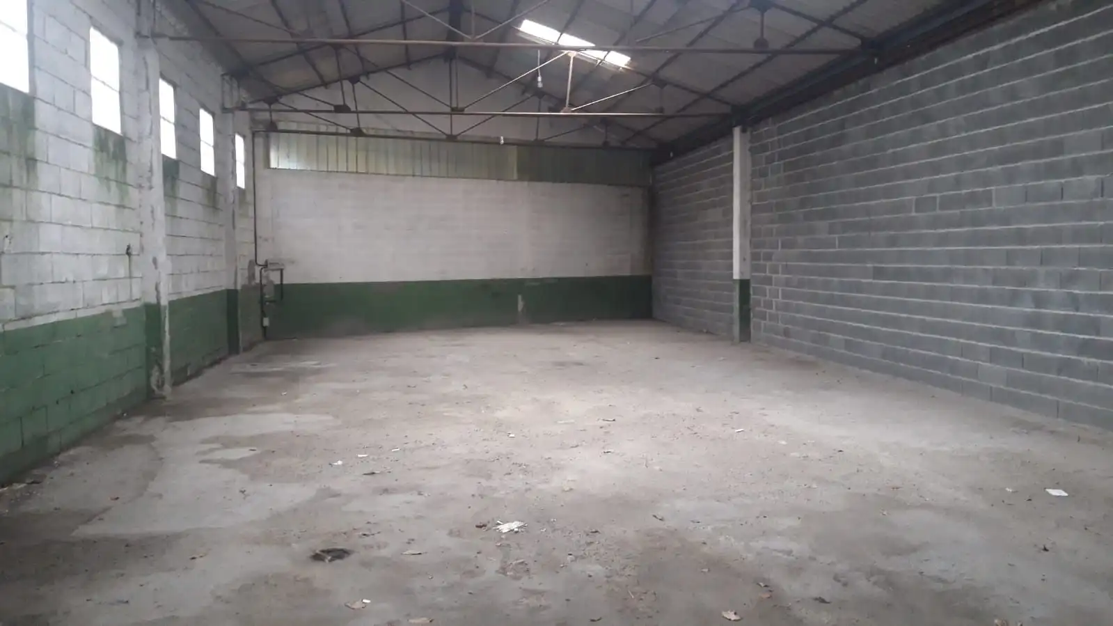 Fabrikhallen zur Miete in Cambados