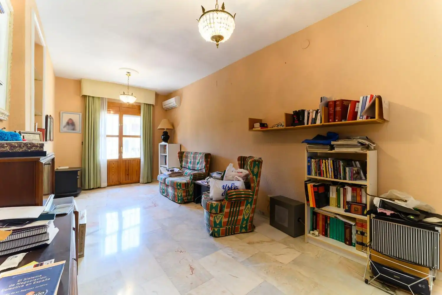 Sala d'estar de Casa o xalet en venda en Albolote amb Piscina