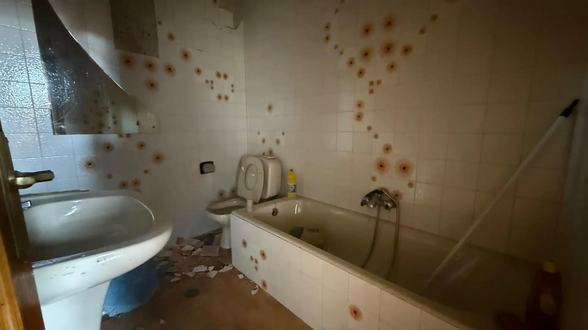 Bany de Casa o xalet en venda en Toén amb Jardí privat, Moblat i Balcó