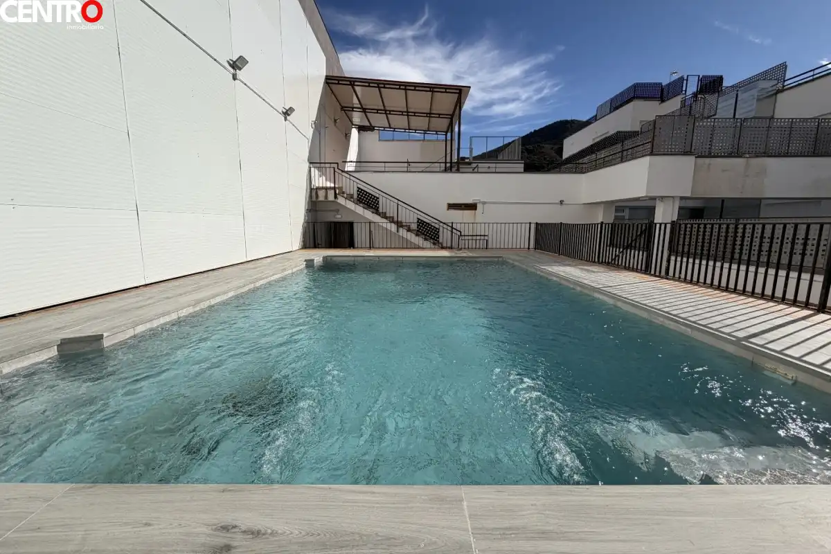 Piscina de Piso en venta en La Zubia con Aire acondicionado, Calefacción y Jardín privado