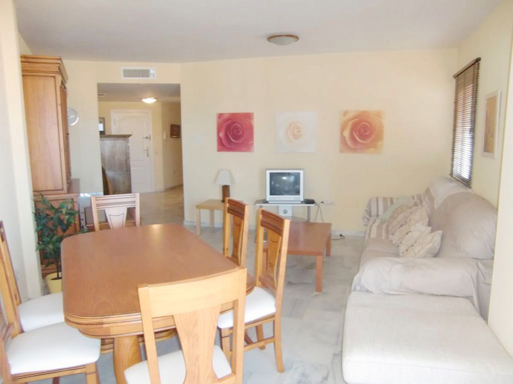 Menjador de Apartament en venda en Manilva amb Terrassa