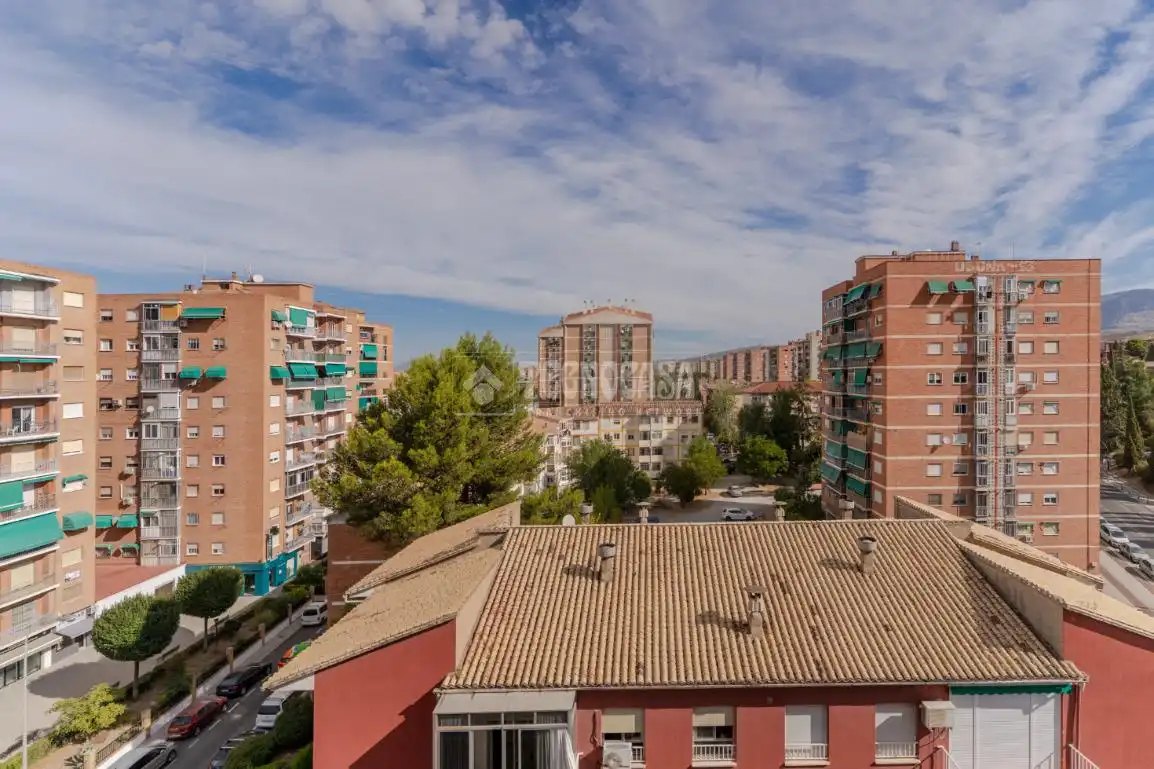Vista exterior de Piso de alquiler en Granada con Aire acondicionado y Amueblado
