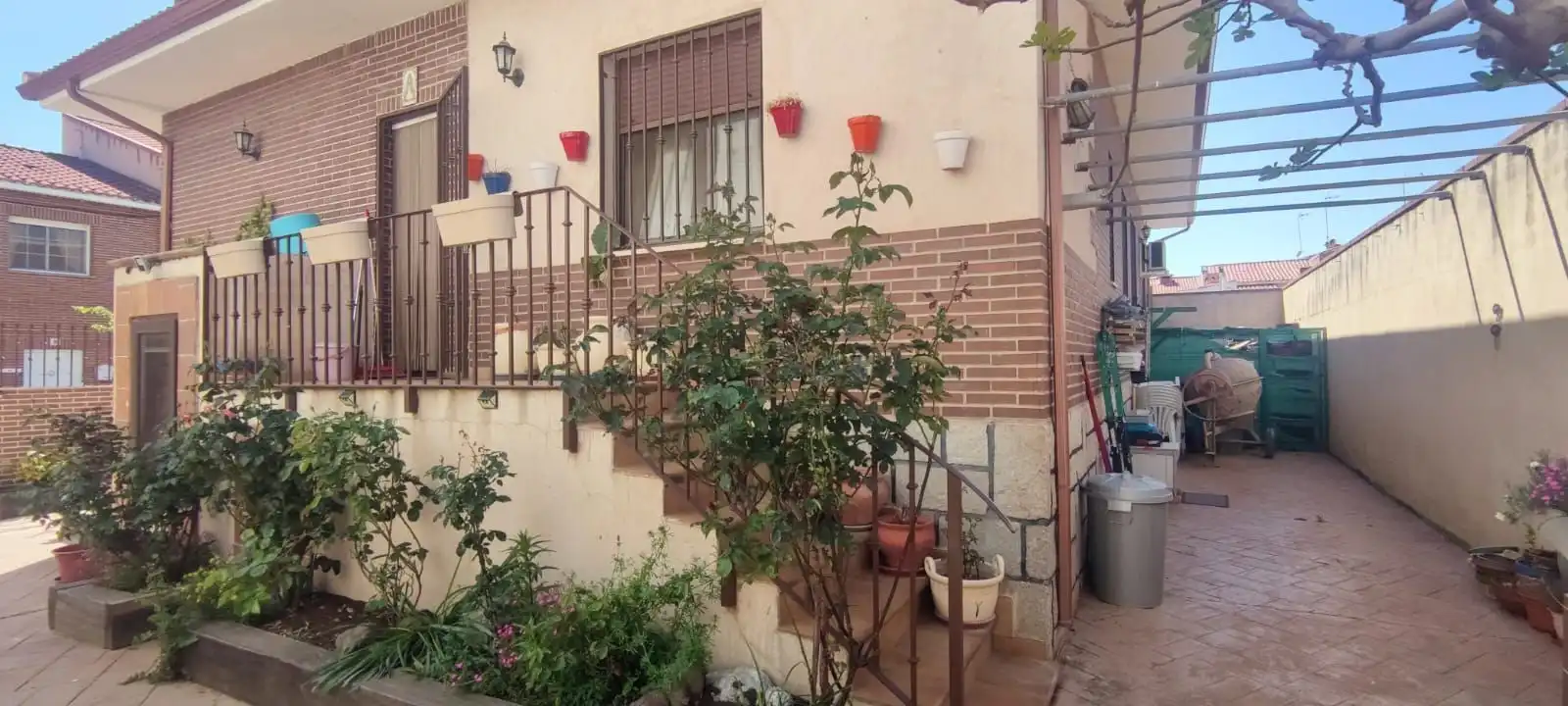 Vista exterior de Casa o xalet en venda en Cobeja amb Calefacció i Moblat