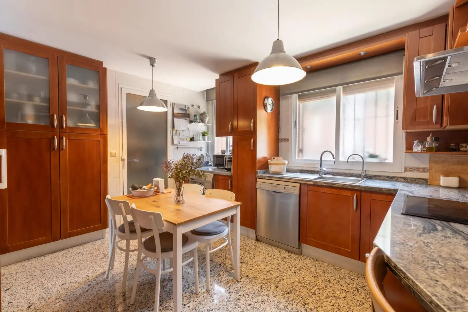 Cuina de Casa o xalet en venda en La Zubia amb Calefacció, Jardí privat i Terrassa