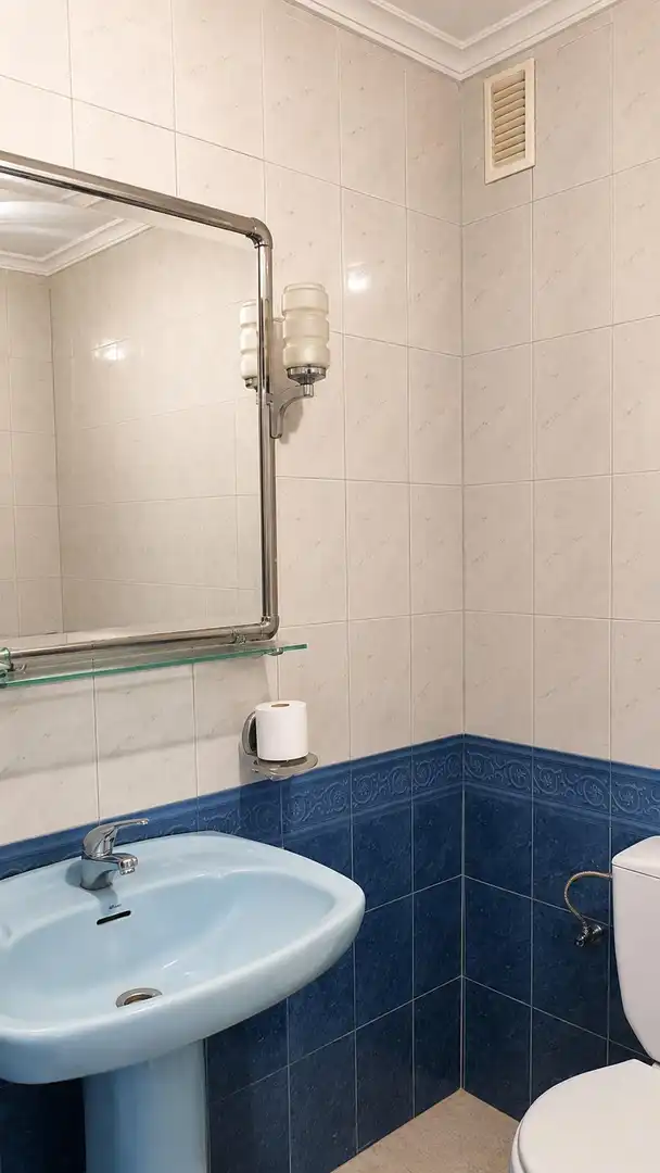 Baño de Apartamento en venta en Vélez-Málaga con Terraza, Amueblado y Piscina comunitaria