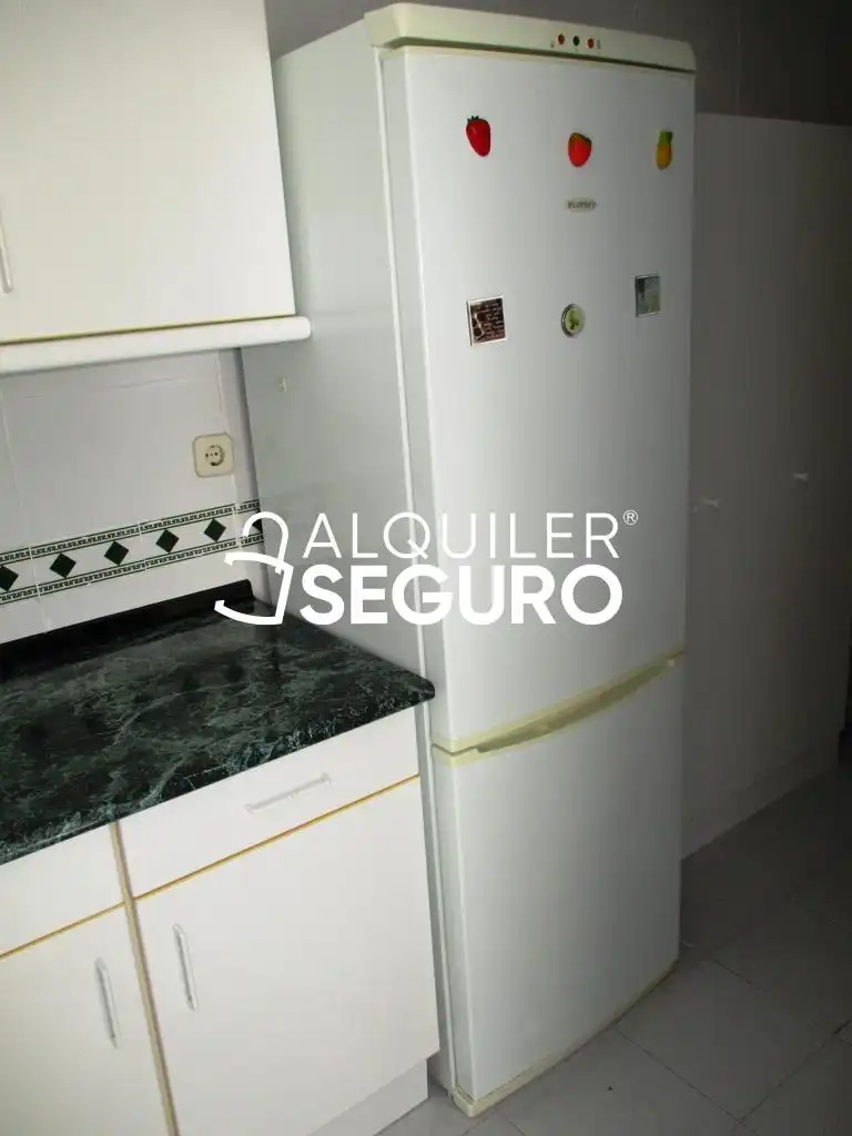 Cuina de Pis de lloguer en San Fernando de Henares amb Aire condicionat, Calefacció i Moblat