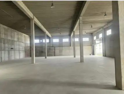 Fabrikhallen zur Miete in Ordes