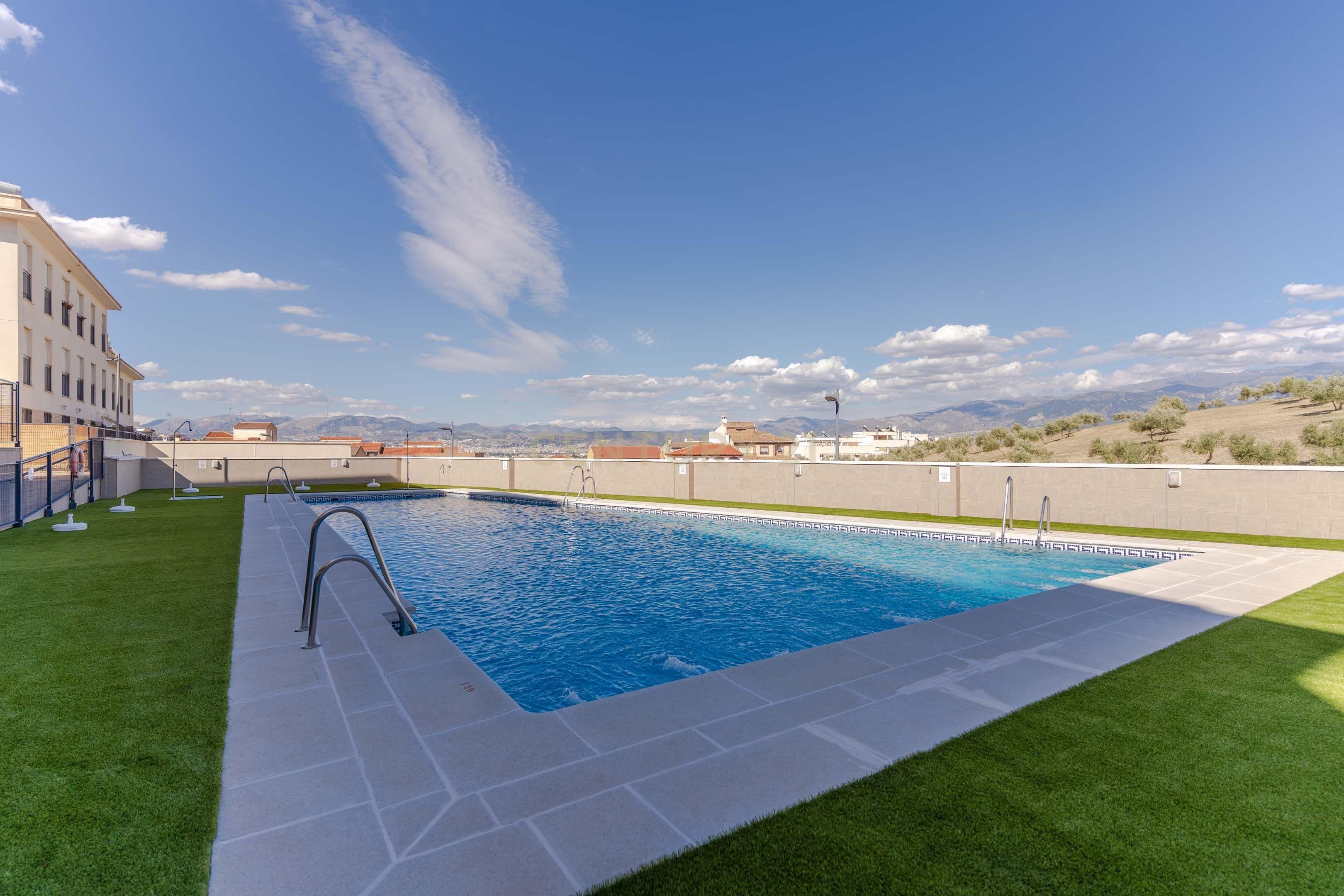 Piscina de Pis en venda en Las Gabias amb Piscina comunitària