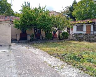 Vista exterior de Casa o xalet en venda en Pastrana amb Jardí privat