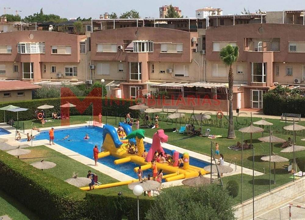 Piscina de Dúplex en venda en Dos Hermanas amb Aire condicionat, Calefacció i Parquet