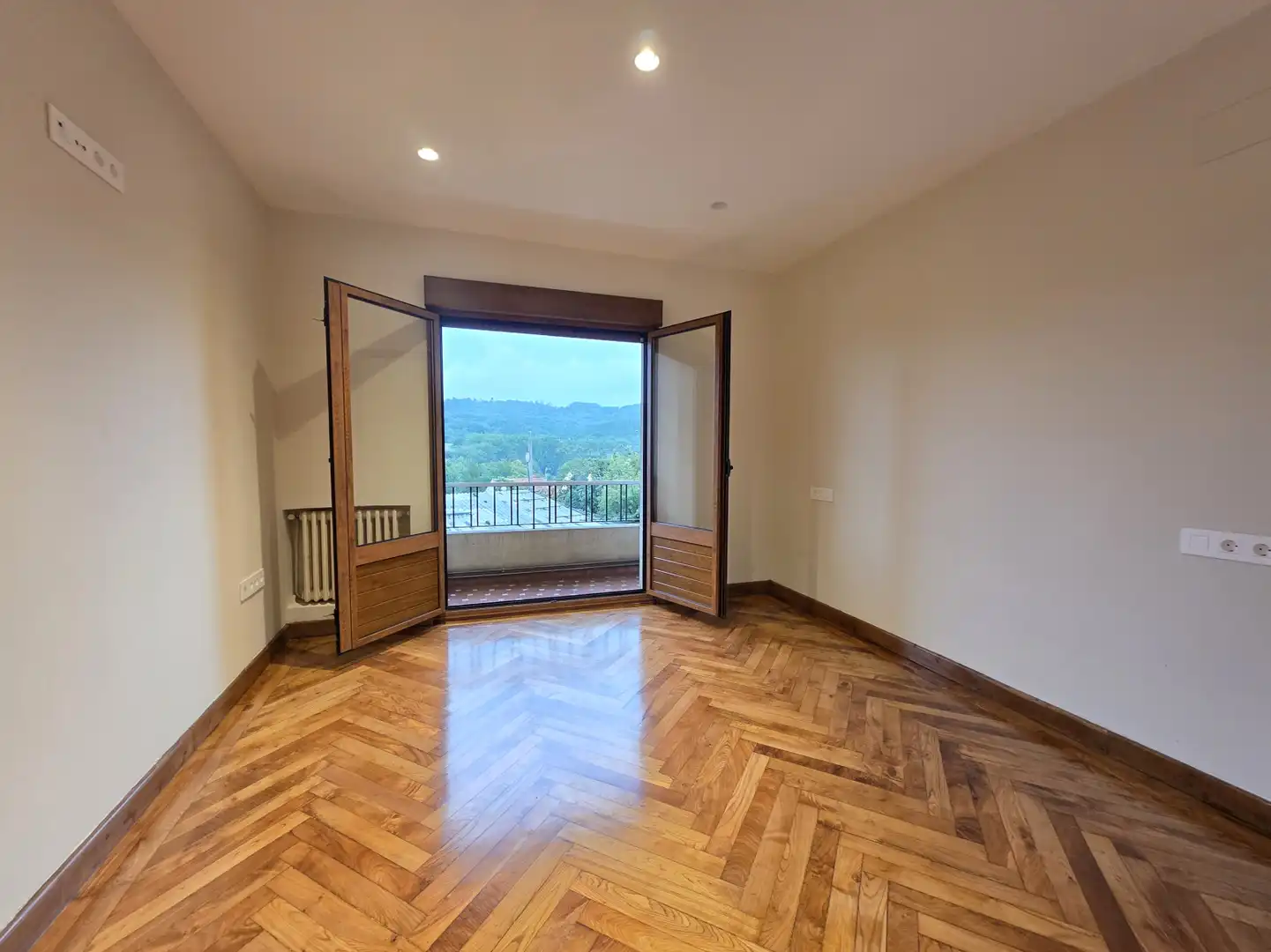 Dormitori de Casa o xalet de lloguer en Siero amb Calefacció, Parquet i Terrassa