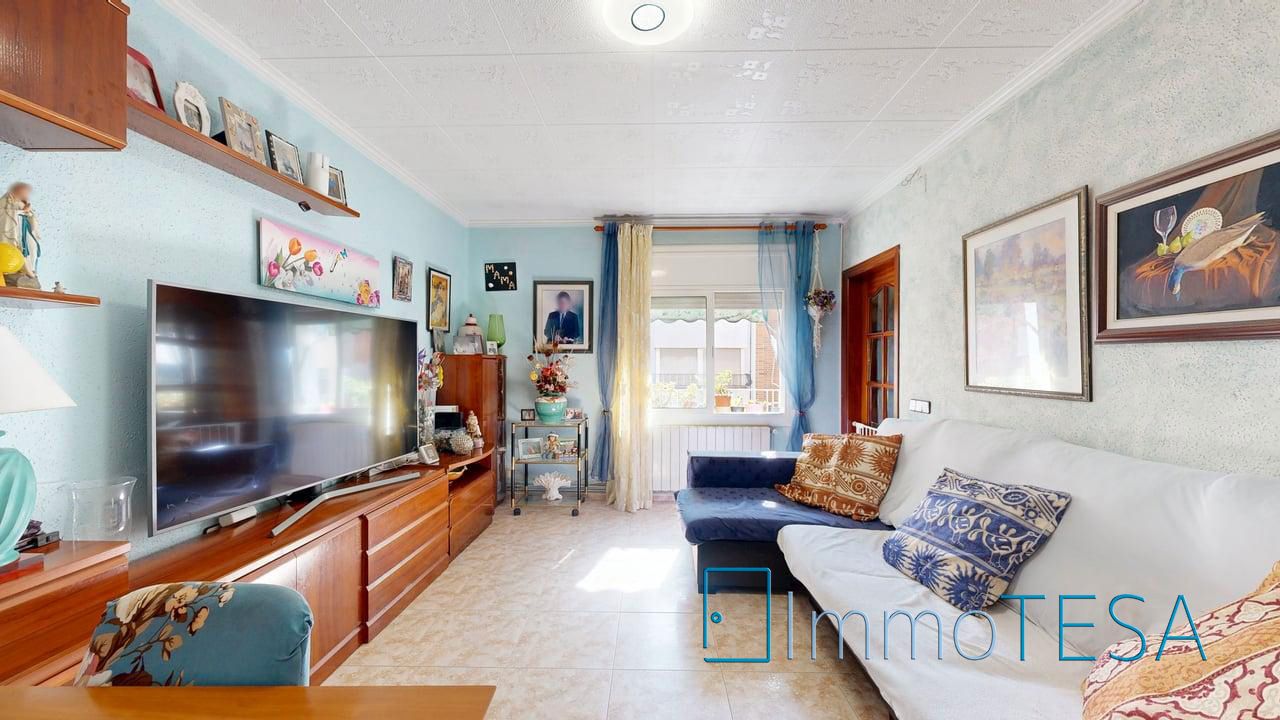 Sala d'estar de Casa adosada en venda en Sabadell amb Calefacció, Terrassa i Moblat