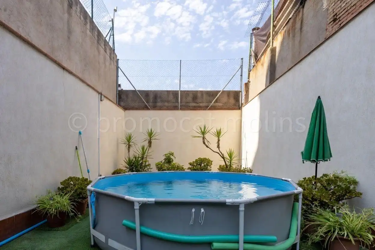 Piscina de Casa o chalet en venta en Molins de Rei con Aire acondicionado, Calefacción y Jardín privado