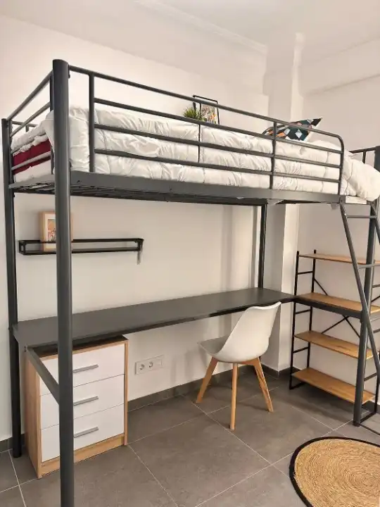 Schlafzimmer von Wohnung zur Miete in Valencia mit Klimaanlage, Heizung und Möbliert