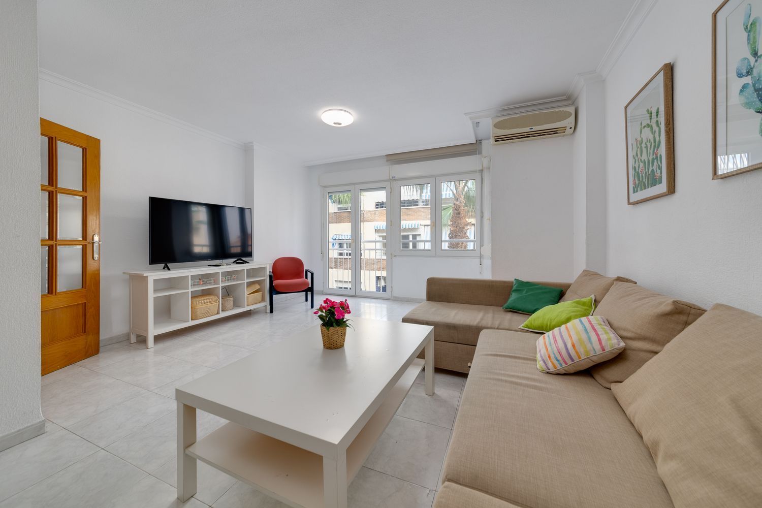 Living room of Flat for sale in Torrevieja  with Air Conditioner and Furnished