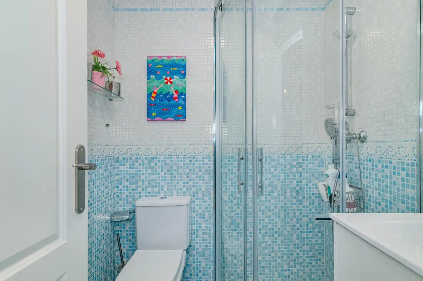 Baño de Piso en venta en Motril con Terraza y Piscina comunitaria