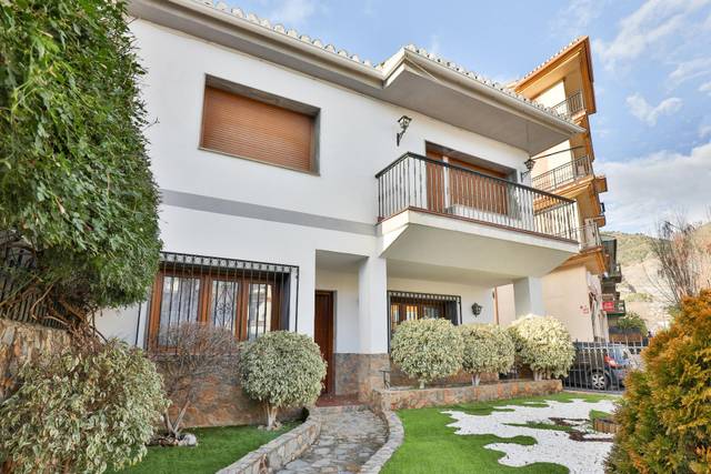 Casa adosada en Venta en  ANDALUCIA en Padul