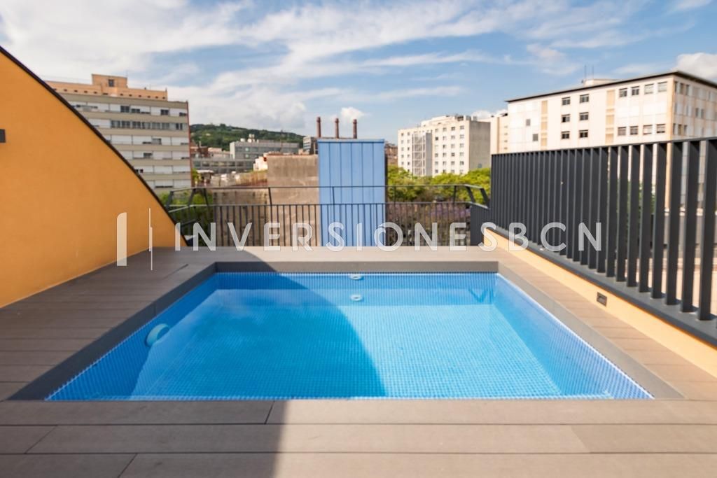 Swimming pool of Flat to rent in  Barcelona Capital  with Air Conditioner, Heating and Terrace