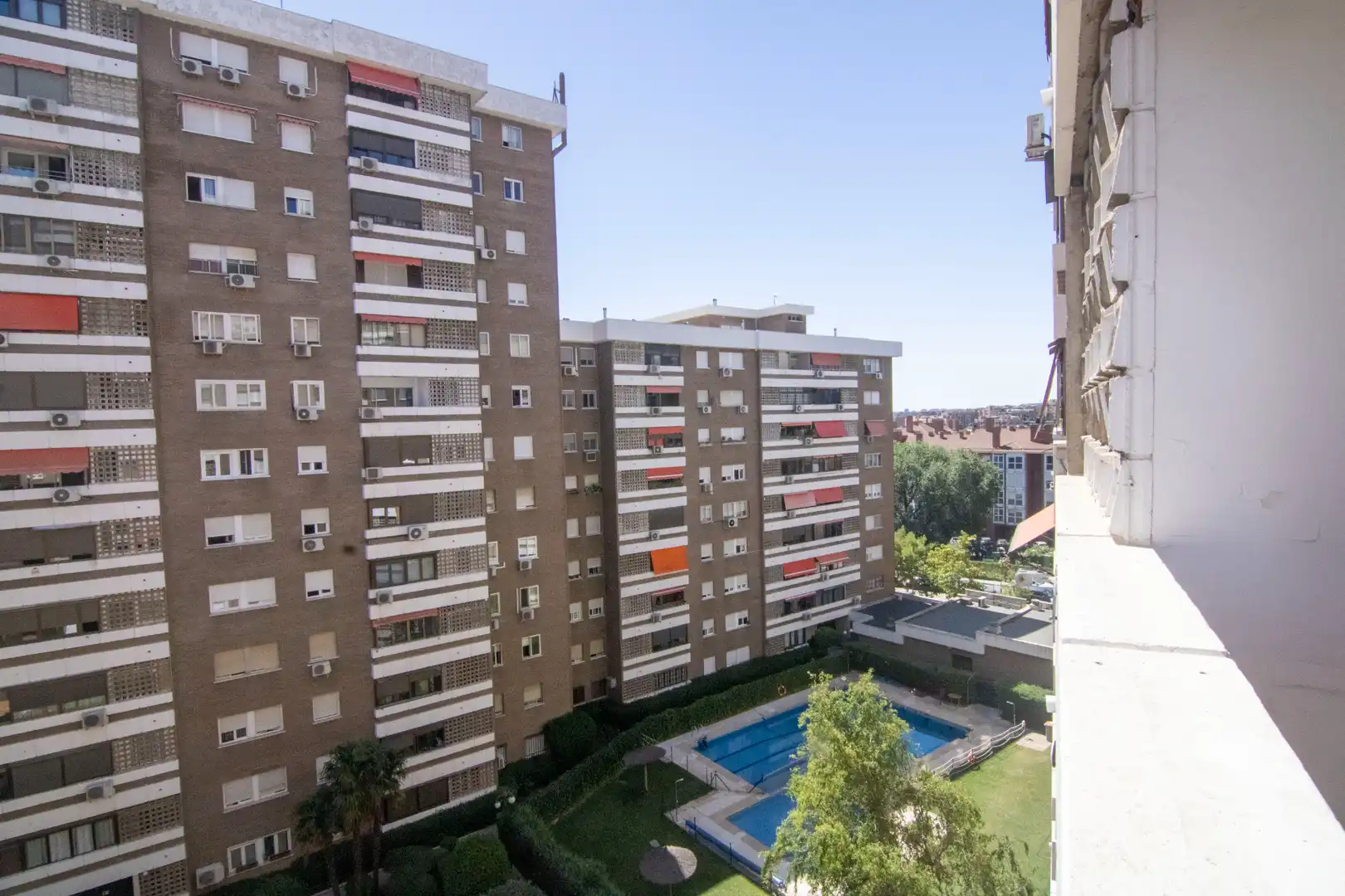 Außenansicht von Wohnung zum Verkauf in Madrid mit Klimaanlage, Heizung und Terrasse