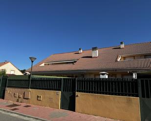 Exterior view of Single-family semi-detached to rent in Mojados