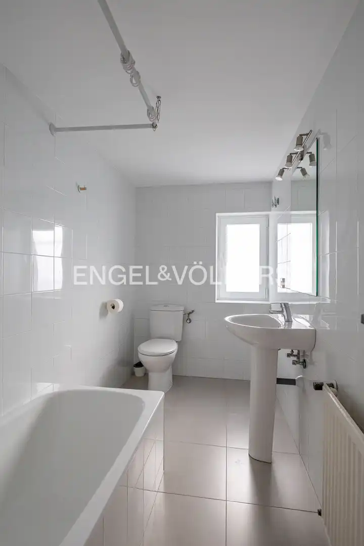 Bathroom of Houses for rent in Madrid  with Air Conditioner, Heating and Private garden