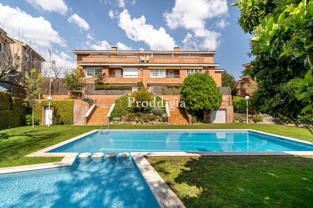 Casa adosada en Venta en Colomer
