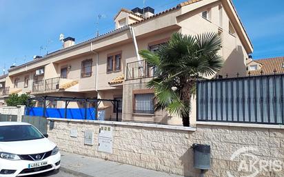 Exterior view of Single-family semi-detached for sale in Seseña  with Terrace