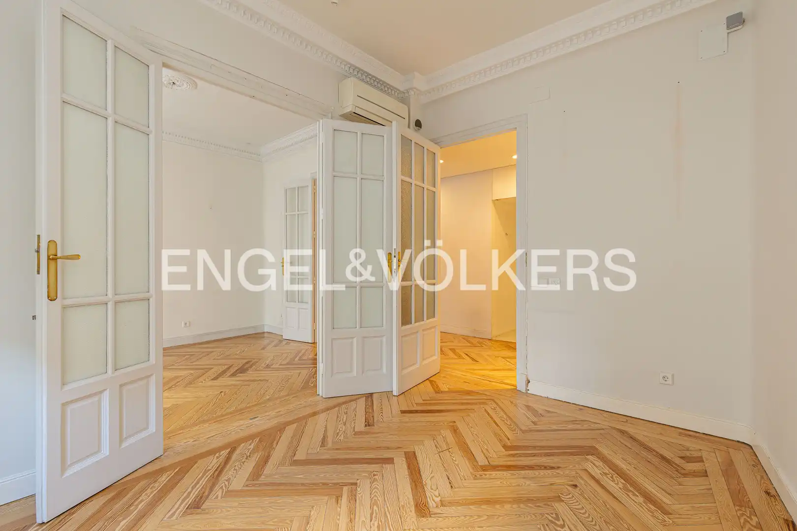 Piso en venta en Madrid con Calefacción, Trastero y Balcón