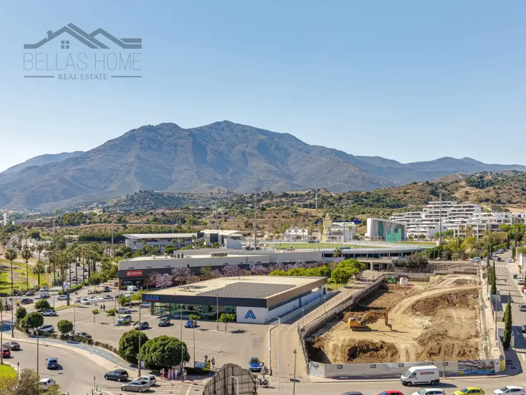 Vista exterior de Àtic en venda en Estepona amb Aire condicionat i Terrassa