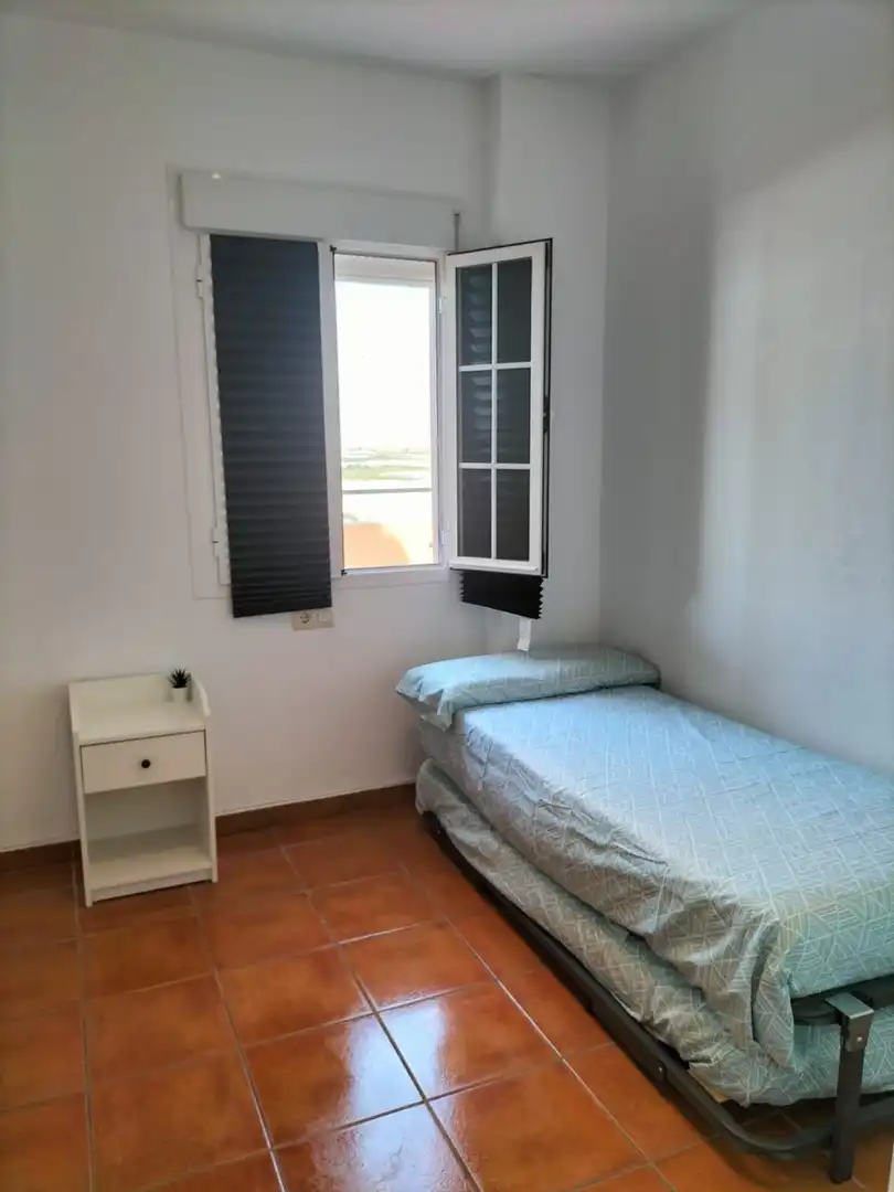 Flat for rent in Calle Juan de Acurio, Martín Miguel
