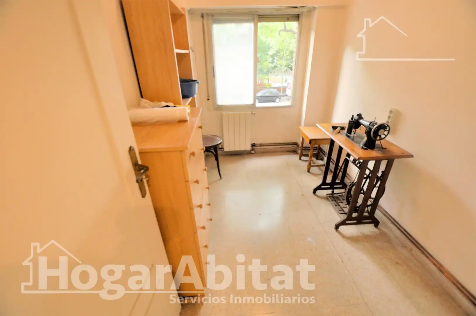 Habitación de Piso en venta en Valencia con Calefacción y Balcón