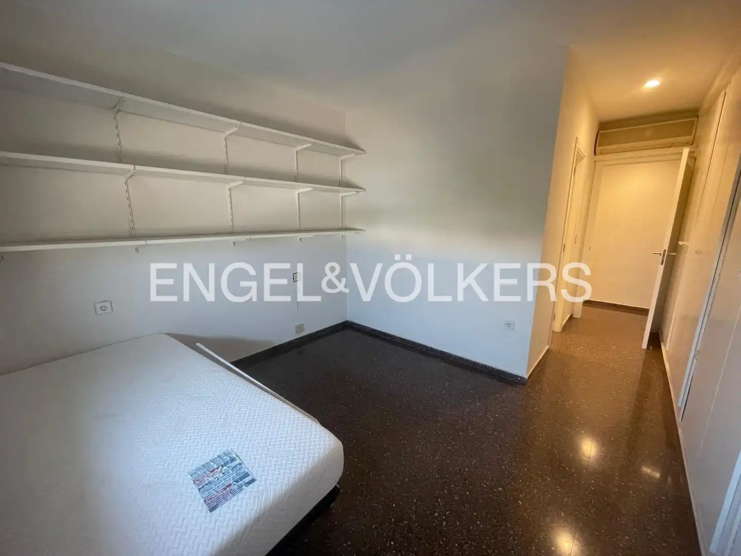 Flat for rent in Valencia  with Air Conditioner and Heating