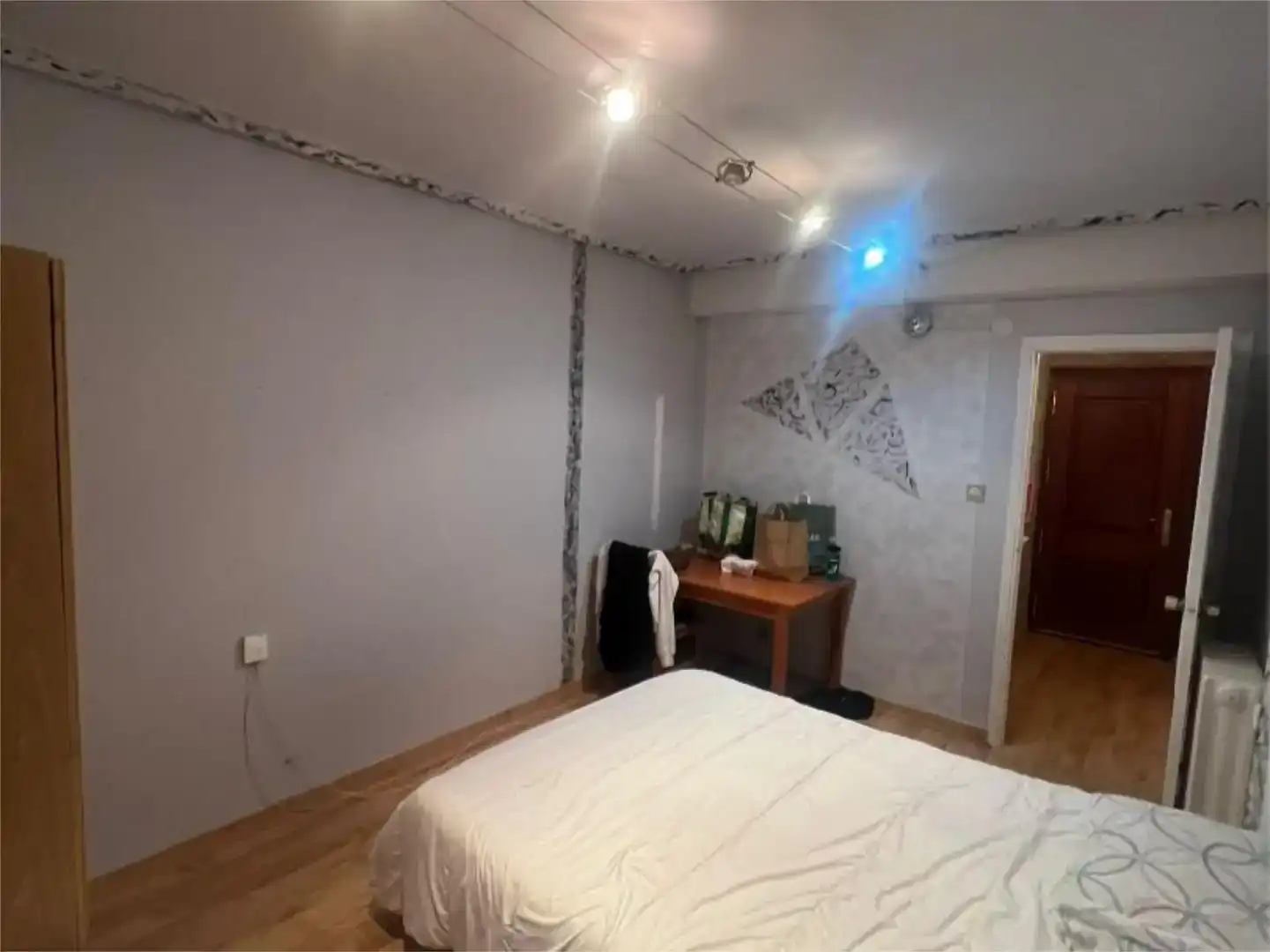 Habitación de Piso para compartir en Valverde de la Virgen con Parquet, Amueblado y Balcón