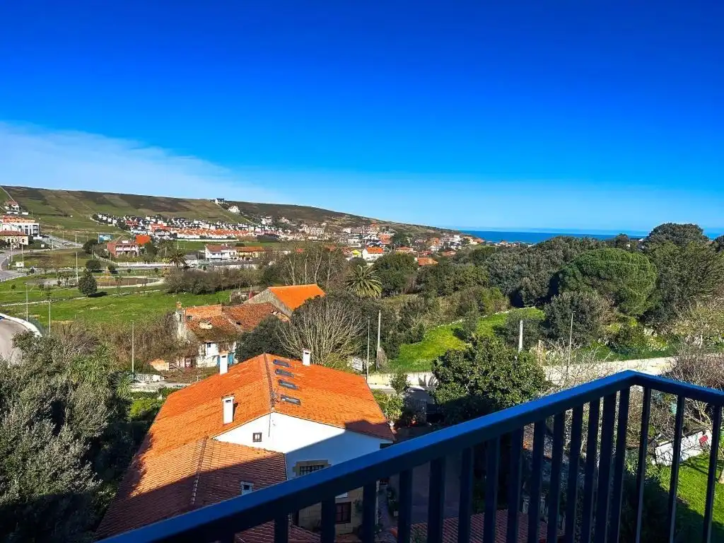 Vista exterior de Piso de alquiler en Santa Cruz de Bezana con Calefacción, Amueblado y Balcón
