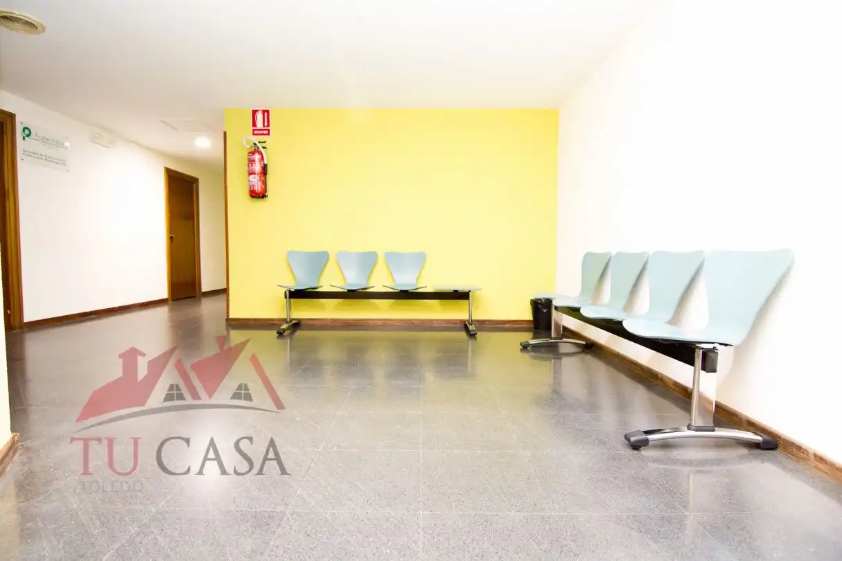 Office for rent in Toledo  with Air Conditioner and Heating