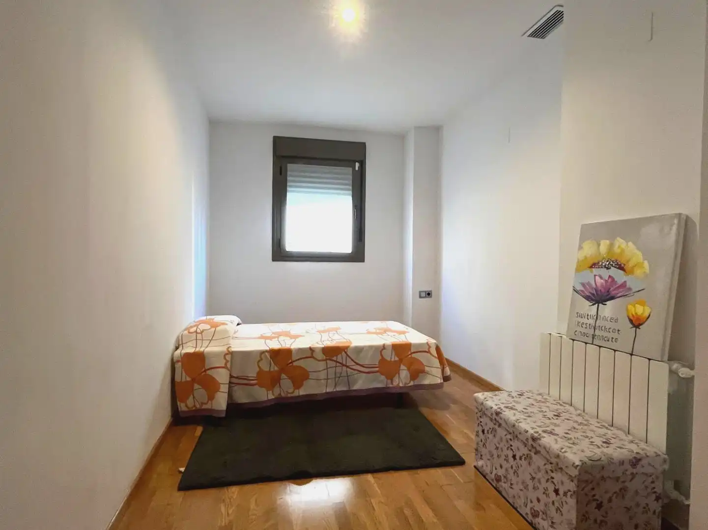 Bedroom of Flat for share in Torrent  with Air Conditioner, Parquet flooring and Furnished