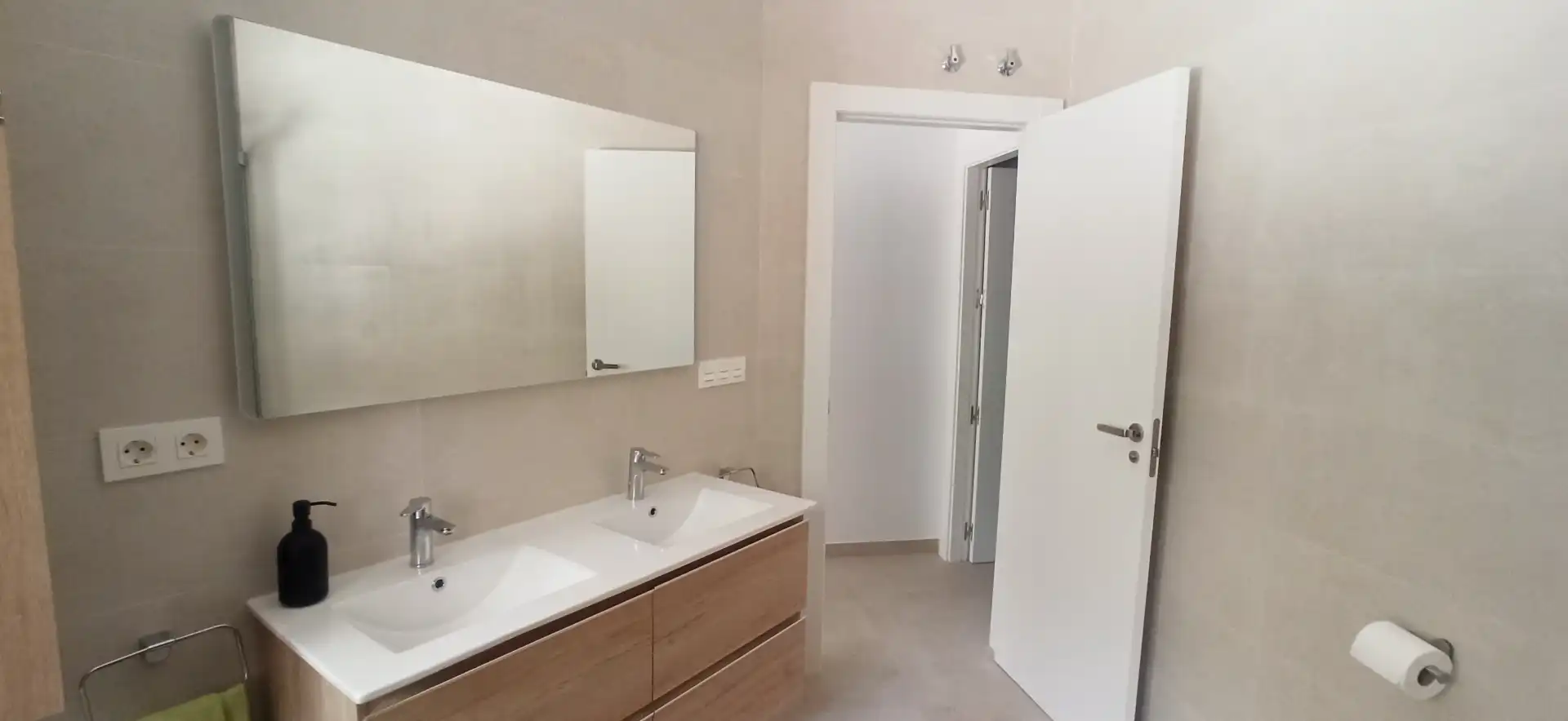 Bany de Pis en venda en Granada amb Aire condicionat, Calefacció i Moblat